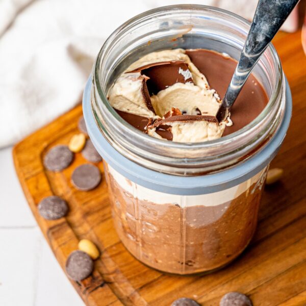 peanut butter cup overnight oats in a jar