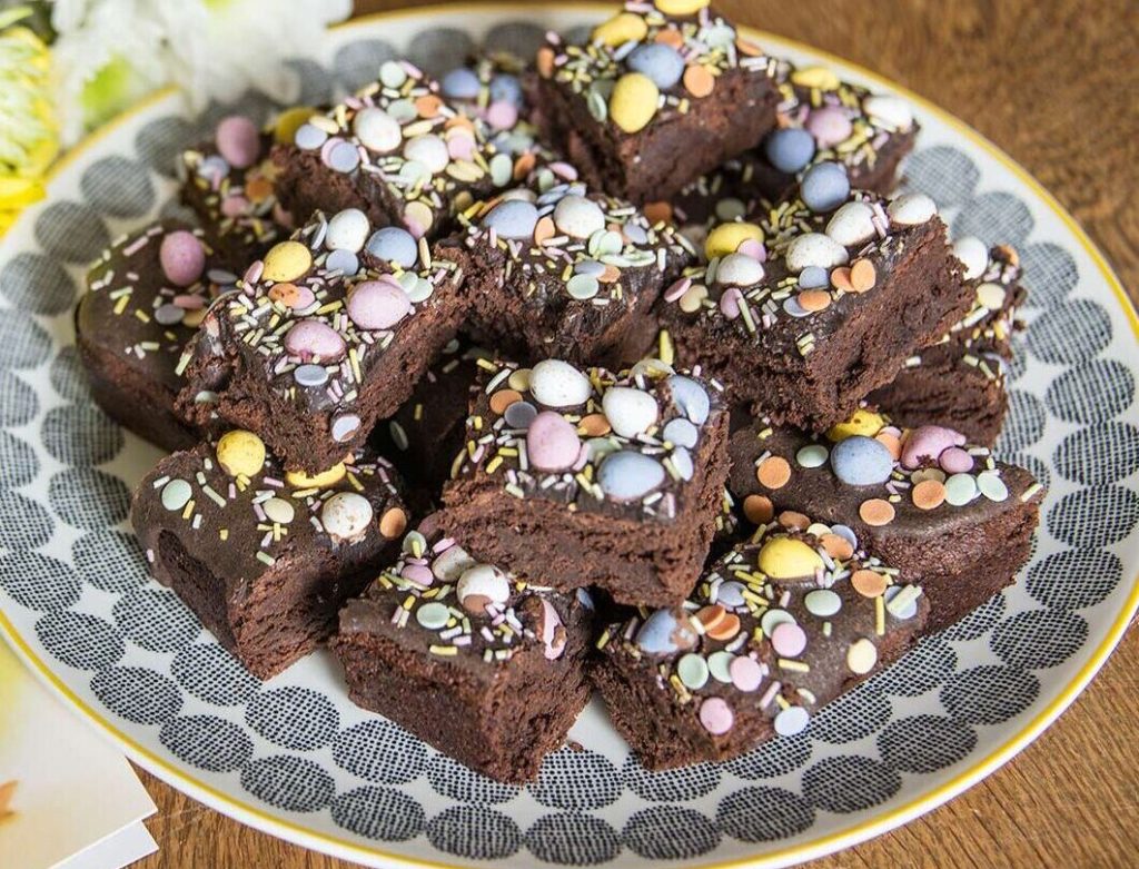 easter chocolate brownies with mini easter eggs