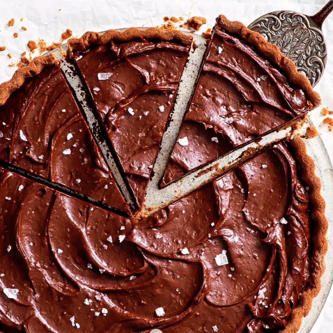 Indulge without limits! 
Dive into the divine with our Gluten-Free Chocolate Orange Tart, a symphony of rich organic cocoa and buttery crust that transcends dietary boundaries. @foodthoughtsuk sustainable and delicious Dark Chocolate Chips deliver a magical melt-in-your-mouth moment of pleasure. 

Whether you’re baking something for or another special occasion, this recipe will elevate your celebrations with every decadent bite. Because joy knows no gluten!  

Recipe on our website or click the link on our bio. 

 @theloopywhisk
